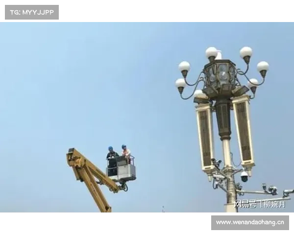 一家三代呵护华灯60年 当年拆洗灯罩用竹筐运 现在华灯车更智能